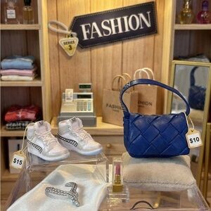 S3 Mini Brands Fashion Set: Blue Designer Bag, High-Tops, Jewelry & Lipstick